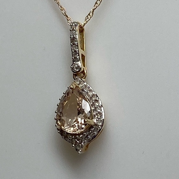 10K Yellow Gold Pear Shape Morganite and 0.11ct twt. Diamond Pendant with Chain - Picture 9 of 9